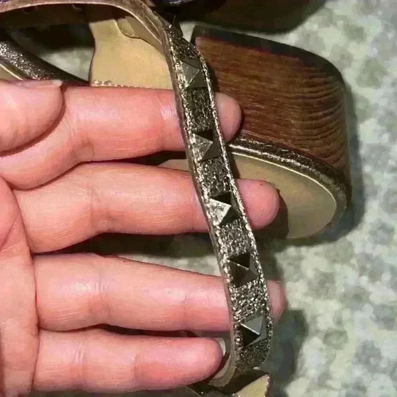 VANELi Chimba Open-toe Wide- Strap Silver Sandals- 7 1/2 - Picture 5 of 10